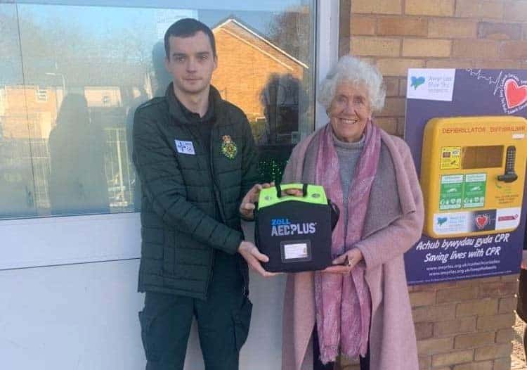 Giving back to our local community by donating another Defibrillator!