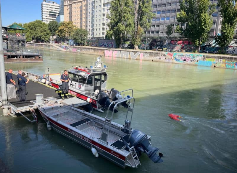 FReD fast water rescue device